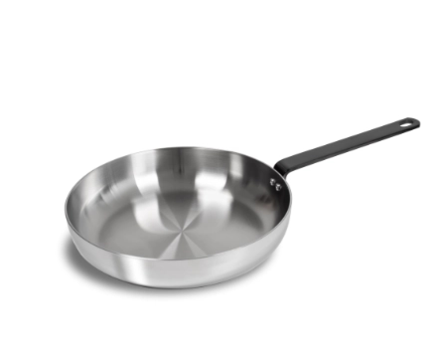 Høyden på stekepannen er 5,2cm og den fungerer på alle typer kokeplater inkludert induksjon.